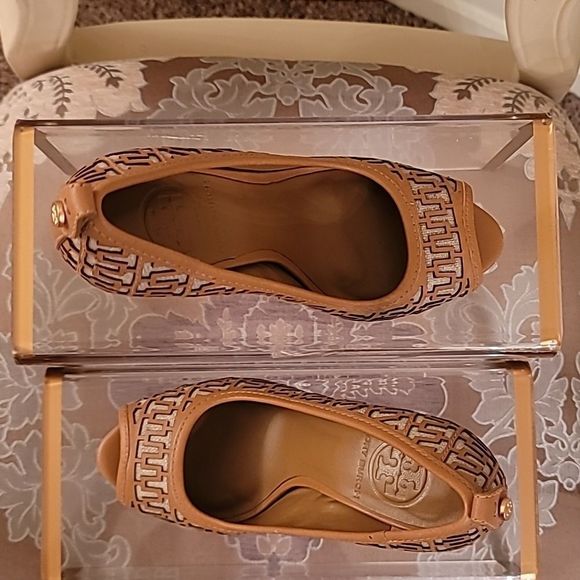 Tory Burch Brown Leather Regan Peep Toe Heels - Picture 3 of 16